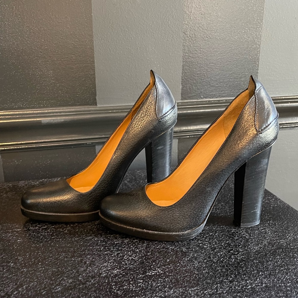 BRAND NEW NEVER WORN LUCCHESE MAREA HEELS - SHOE SIZE 7